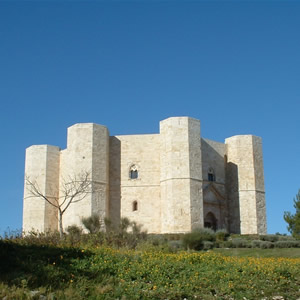 Кастель дель Монте, замок Барлетта и замок Трани