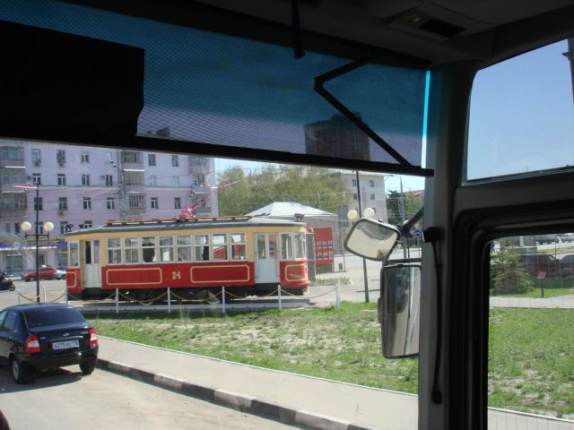 Казань. Памятник довоенному трамваю.